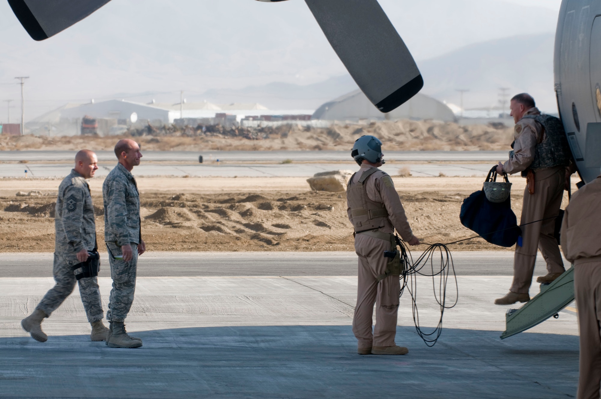 USAFCENT Commander Visits Deployed Airmen On Christmas Eve Air Force