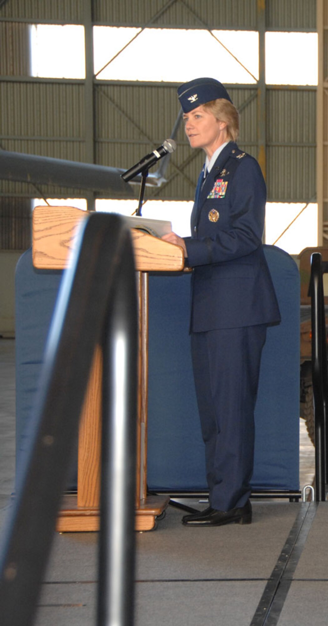 Th New Commander Arrives Th Air Mobility Wing Article Display