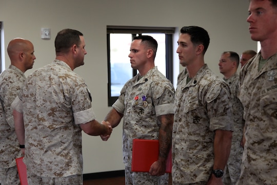 Eod Marines Awarded For Bravery Under Fire > 1st Marine Logistics Group 