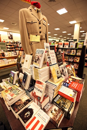 Barnes and noble book stand