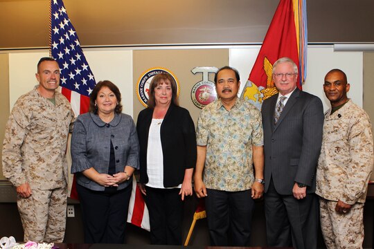 Brig. Gen. Vincent A. Coglianese and Sgt. Maj. Derrick Christovale Sr., flank Federal Length of Service awaard recipients, from left, Linda Teason, Judith Ramiro, Reynaldo Euperio, and Patrick Christman in the commanding general’s conference room here March 12.
Coglianese is the base commanding general and regional authority for five military installations in the Southwestern United States and Christovale is his senior enlisted advisor.