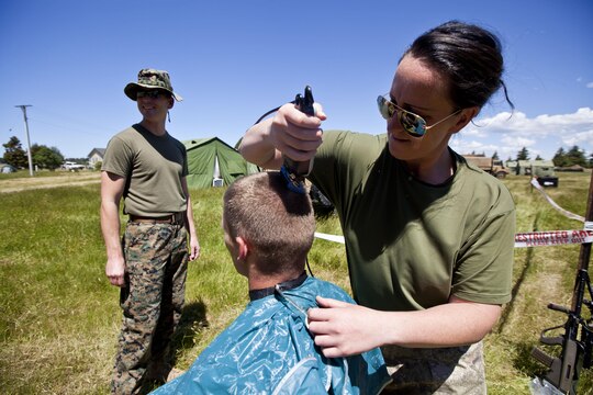 Lance Cpl. Roxane Hutana, detachment commander with 2 Signal Squadron, from Napier, New Zealand provides a field haircut to Gunnery Sgt. Matthew Wolfe, maintenance operations chief with Combat Logistics Regiment 15, from Hampshire, Ill., during exercise Southern Katipo 2013 aboard Timaru, New Zealand, Nov. 16. SK13 strengthens military to military relationships and cooperation with partner nations and the New Zealand Defence Force. 