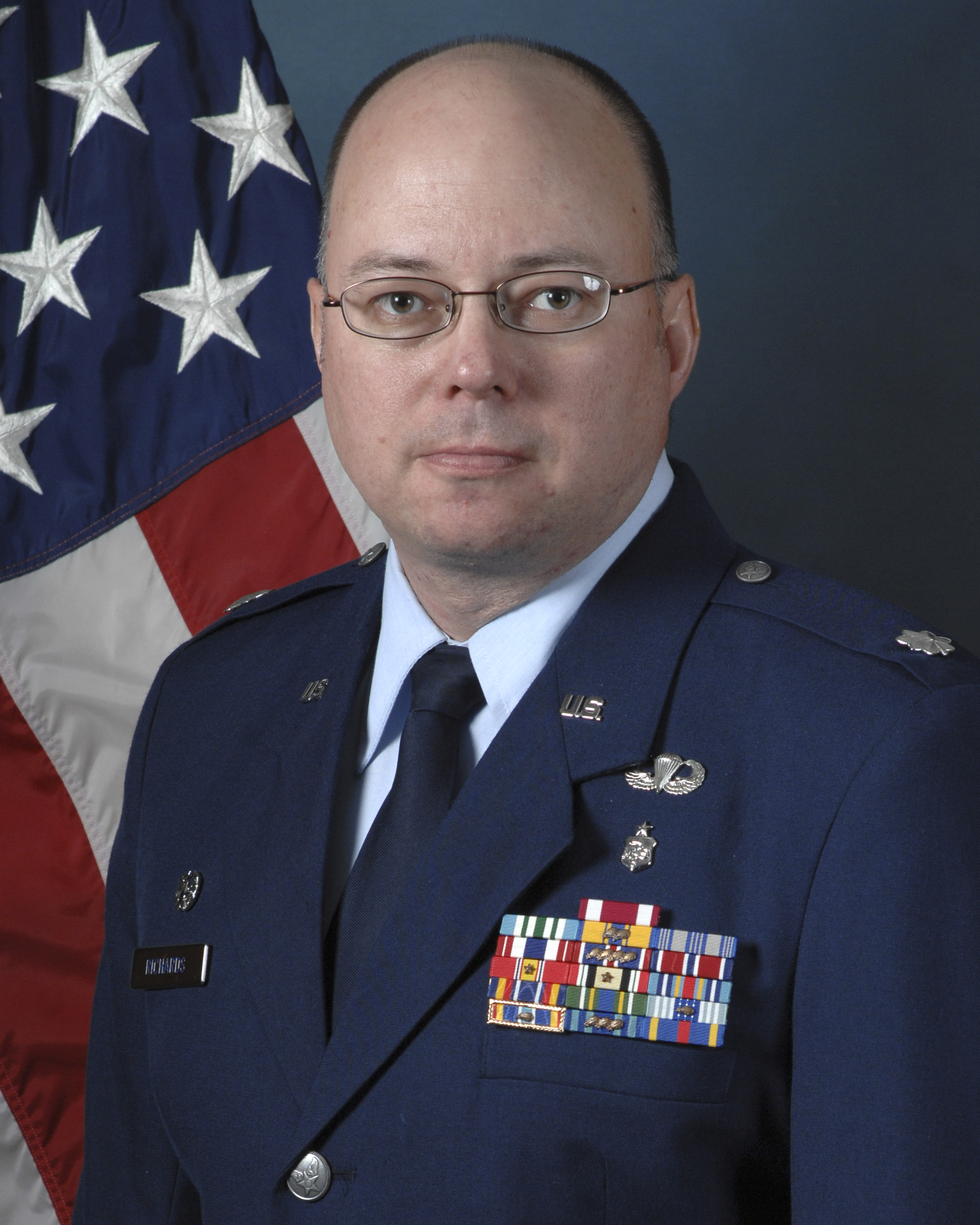 Lt. Col. <b>Jonathan Richards</b>, 39 MDSS: Orange tree leadership - 130114-F-VO466-001