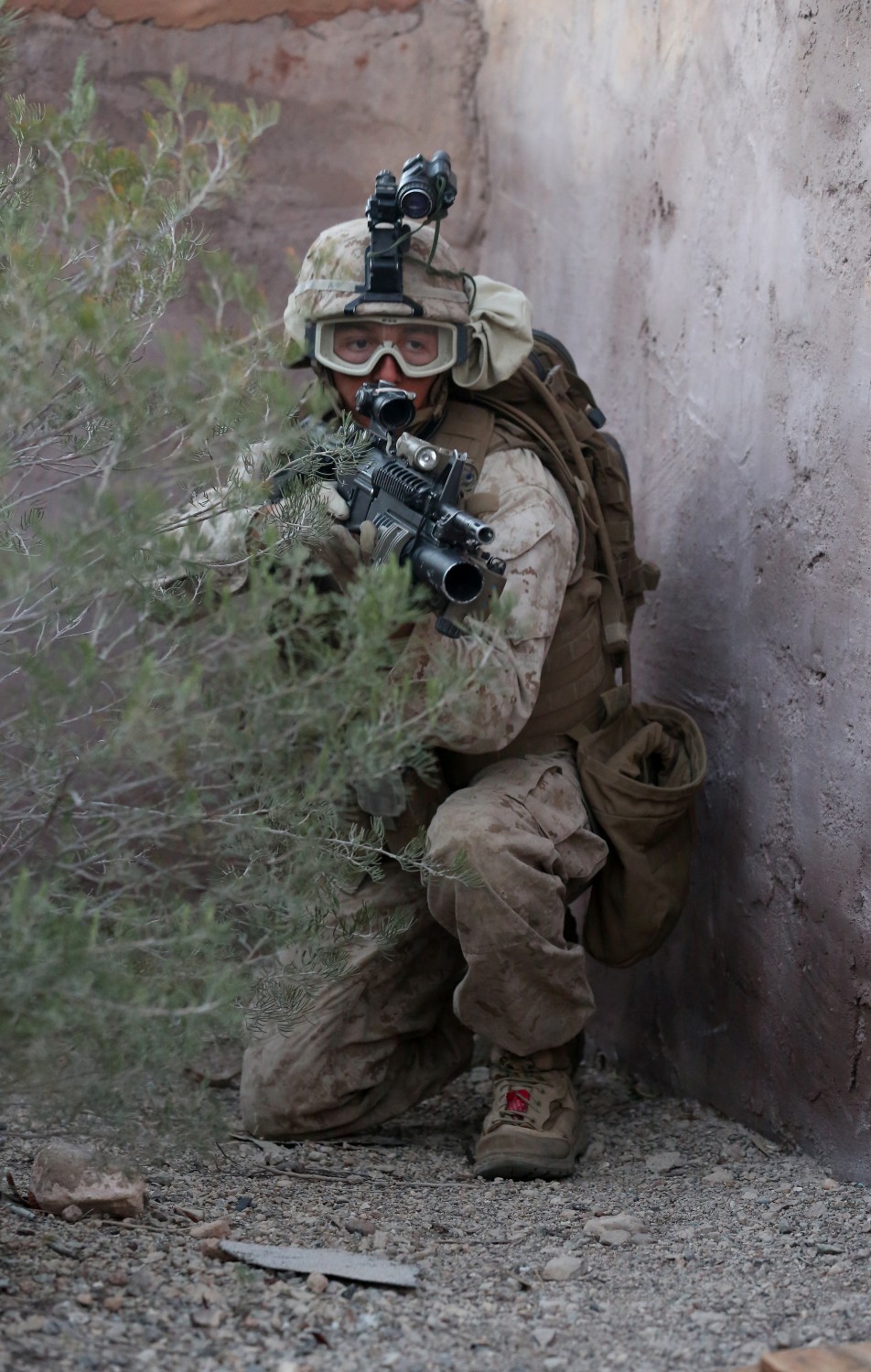 Marines swarm mock town during raid training > 1st Marine Division