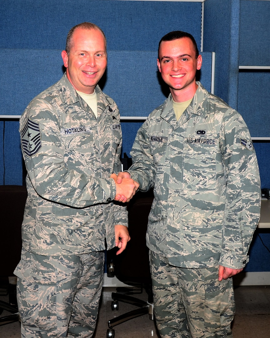 Air National Guard Command Chief Hotaling Visits 166th Airlift Wing