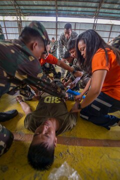 Armed Forces of the Philippines Army Soldiers and civilians from the Capiz Emergency Response Team attend to a casualty at a simulated mass casualty exercise in Jamindan, Philippines, during Balikatan 2015, April 9. The exercise was part of a cooperative health engagement, train-the-trainer first responder course at the headquarters of the AFP’s 3rd Infantry Division. Balikatan, which means “shoulder to shoulder” in Filipino, is an annual bilateral training exercise aimed at improving the ability of Philippine and U.S. military forces to work together during planning, contingency, humanitarian assistance and disaster relief operations. 