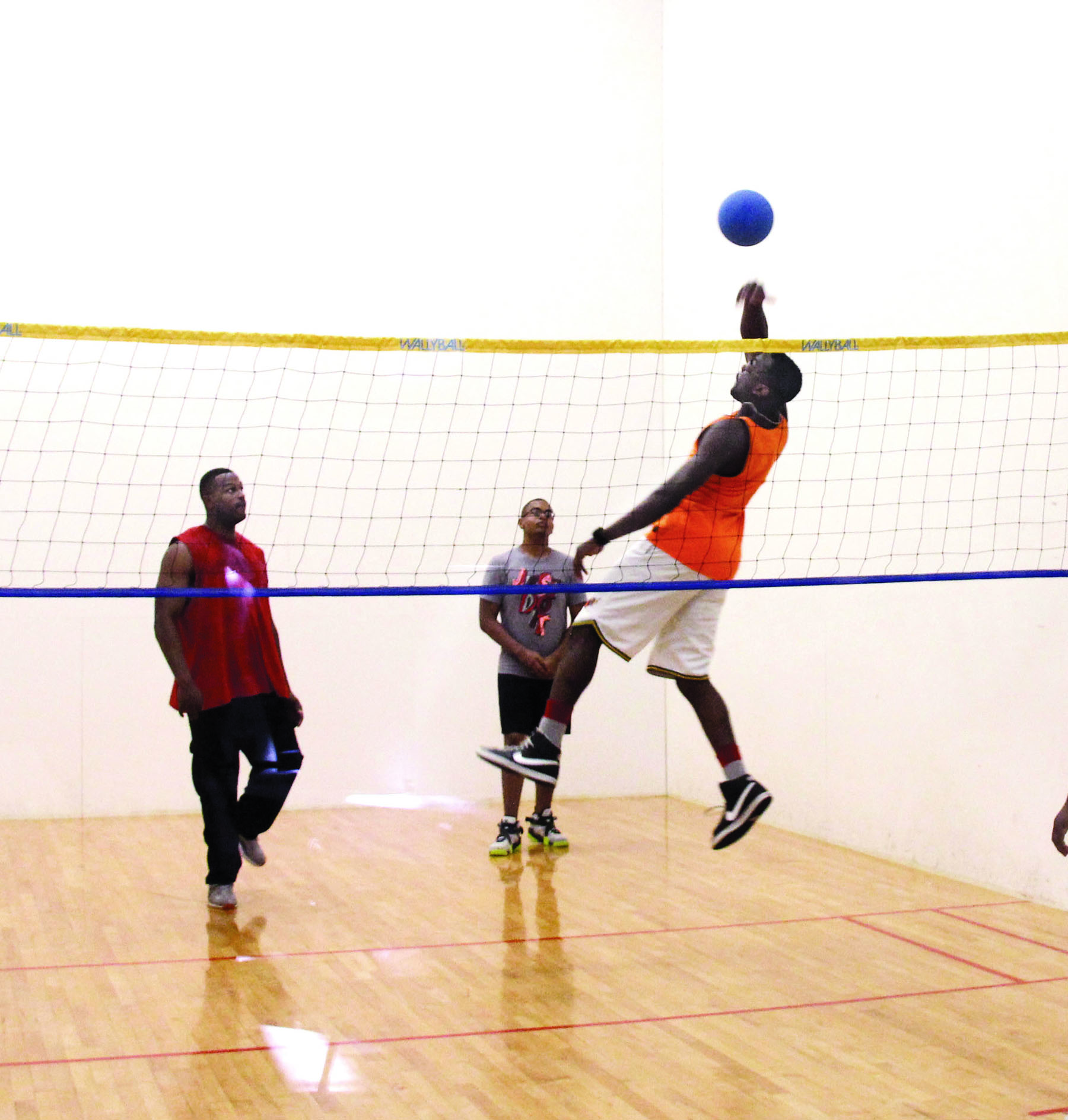 Wallyball game fuels men?s health fair at Barber Gym > Marine Corps ...