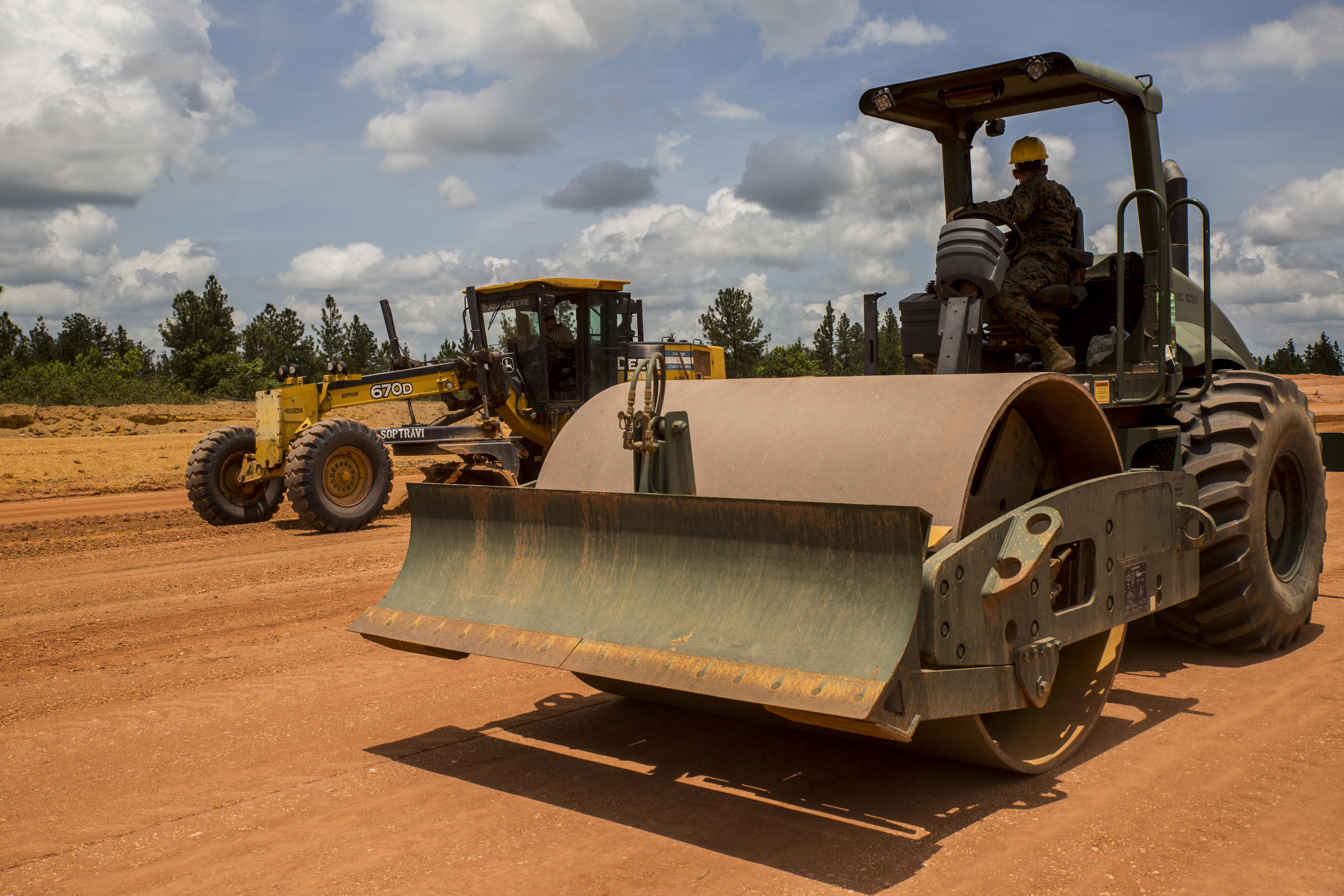 SPMAGTFSC Marines continue to renovate airfield > Marine Corps Forces