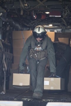 Marines with Marine Medium Tiltrotor Squadron (VMM) 265 (Reinforced), 31st Marine Expeditionary Unit, assists the Government of Japan in supporting those affected by recent earthquakes in Kumamoto, Japan, April 18, 2016. VMM-265 picked up supplies from Japan Ground Self-Defense Force Camp Takayubaru and delivered them to Hakusui Sports Park in the Kumamoto Prefecture. The long-standing relationship between Japan and the U.S. allows U.S. military forces in Japan to provide rapid, integrated support to the Japan Self-Defense Forces and civil relief efforts. (U.S. Marine Corps photos by Cpl. Nathan Wicks/Released)
