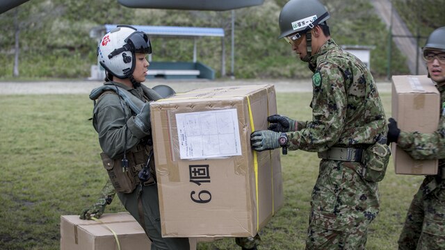 Marines with Marine Medium Tiltrotor Squadron 265 (Reinforced), 31st Marine Expeditionary Unit, assists the Government of Japan in supporting those affected by recent earthquakes in Kumamoto, Japan, April 18, 2016. VMM-265 picked up supplies from Japan Ground Self-Defense Force Camp Takayubaru and delivered them to Hakusui Sports Park in the Kumamoto Prefecture. The long-standing relationship between Japan and the U.S. allows U.S. military forces in Japan to provide rapid, integrated support to the Japan Self-Defense Forces and civil relief efforts. 