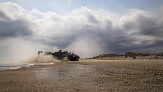 A Landing Craft Air Cushioned vehicle assigned to the USS Arlington (LPD-24), 22nd Marine Expeditionary Unit, makes its way to the beach-head during a training exercise at Marine Corps Base Camp Lejeune, North Carolina, April 20, 2016.