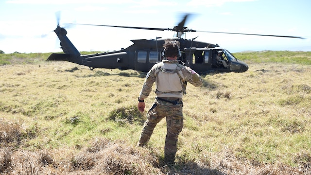 A combat controller from the 320th Special Tactics Squadron clears a UH-60 Blackhawk for takeoff during a humanitarian assistance and disaster response as part of Rim of the Pacific 2016, at Pohakuloa Training Area, Hawaii, July 10, 2016.