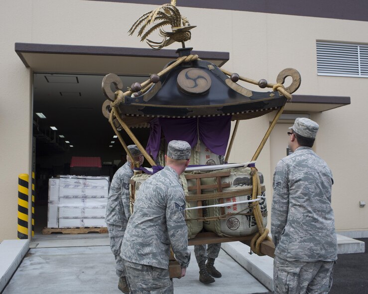 Airmen with the 374th Maintenance Squadron aerospace ground equipment flight download a mikoshi at Yokota Air Base, Japan, Aug. 11, 2015. The Fussa-Yokota Goodwill Exchange Club donated the mikoshi to Yokota Air Base. (U.S. Air Force photo by Yasuo Osakabe/Released)