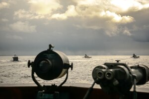 Norwegian vessels patrol with a Dutch submarine in Arctic waters