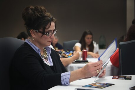 Nagelle Smitherman arranges her four cards in accordance to her personality preferences during Four Lenses March 23, 2016, at Marine Bachelor's Officer Quarters, Beaufort Air Station, Beaufort, S.C. The Four Lenses was taught as part of the District Spouse Orientation Training to help 6th Marine Corps District recruiting spouses develop connections with each other and to learn about what their Marine is doing and why it is important. Smitherman is a spouse from District Headquarters. (Official Marine Corps photo by Cpl. Diamond N. Peden/Released)