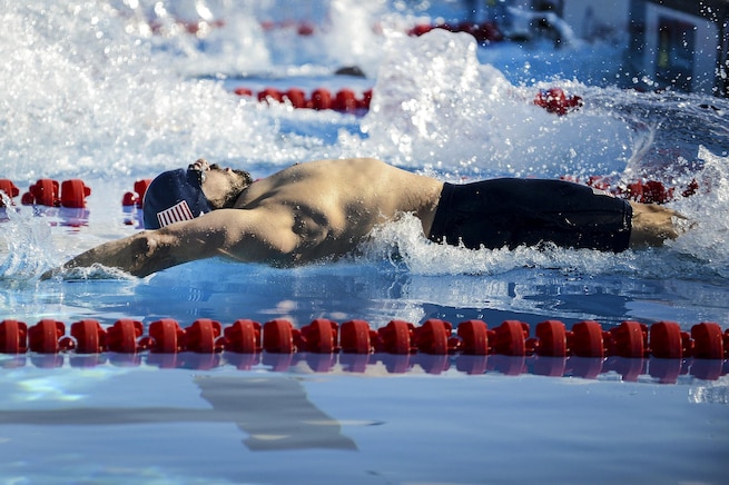 A U.S. team swimmer propels himself from the start platform during a preliminary swim competition at the 2016 Invictus Games in Orlando, Fla., May 7, 2016. Air Force photo by Staff Sgt. Carlin Leslie 