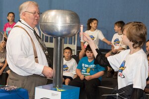 Van de Graaff generator.