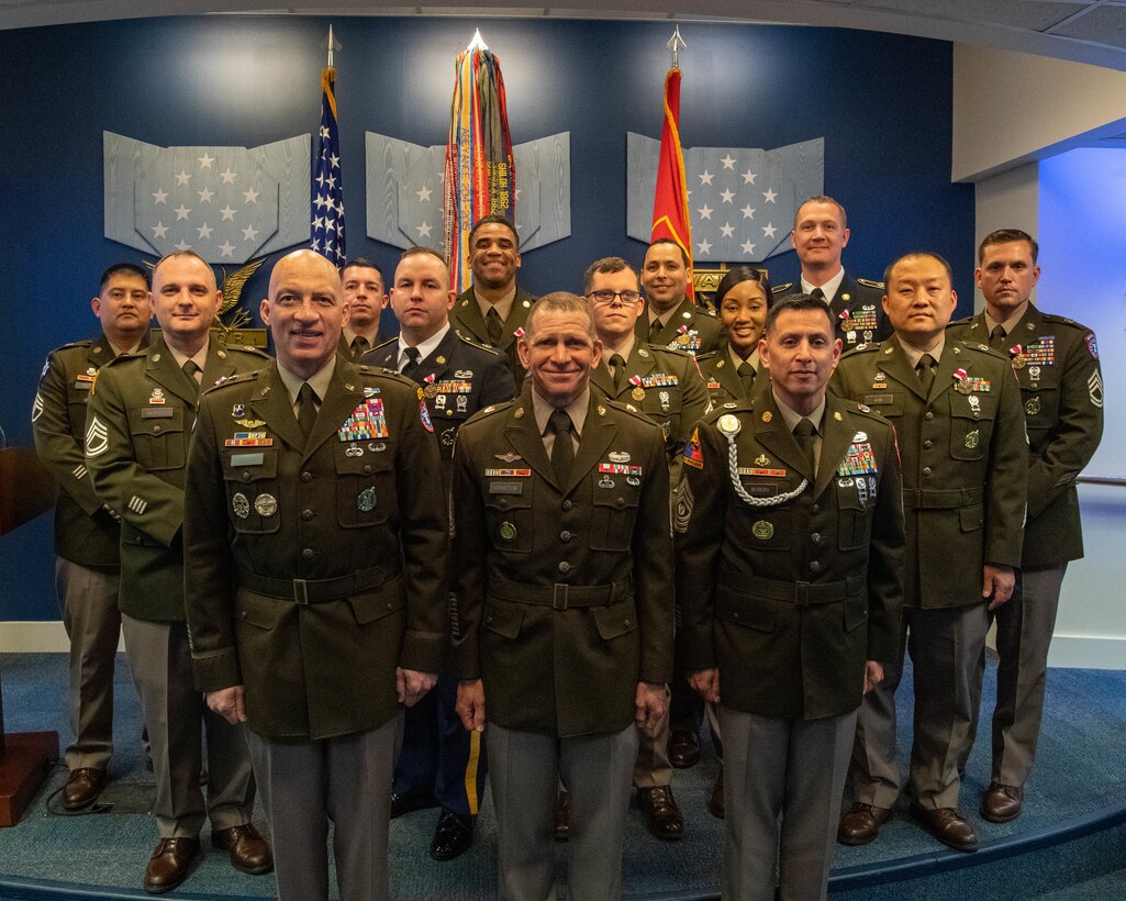 Sergeant Major Of The Army Recognizes Usarec Station Commanders