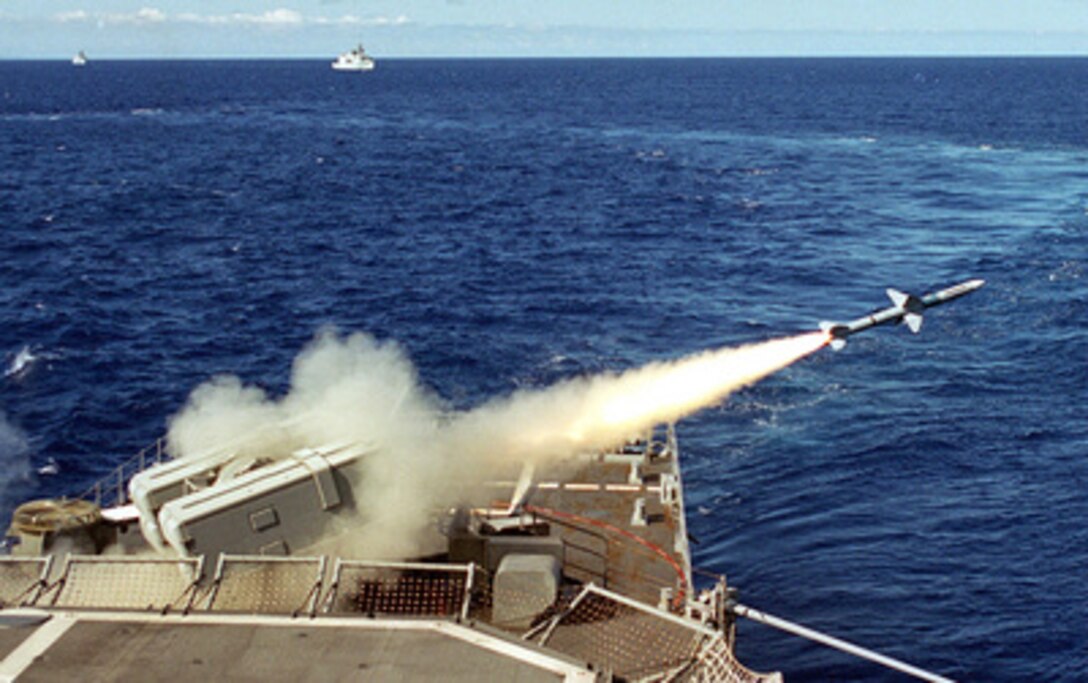 A RIM-7 Sea Sparrow missile launches from the Spruance class destroyer on June 4, 1996 from the USS Cushing (DD 985) near Kauai, Hawaii, to intercept a drone from Barking Sands missile range during exercise RIMPAC '96. 