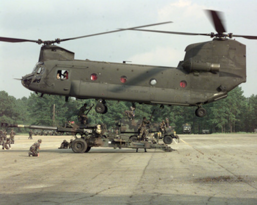 Soldiers from the 101st Airborne Division of Fort Campbell Ky., simulate a sling load of a Howitzer with an CH-47 Chinook helicopter at Fort Benning, Ga. 