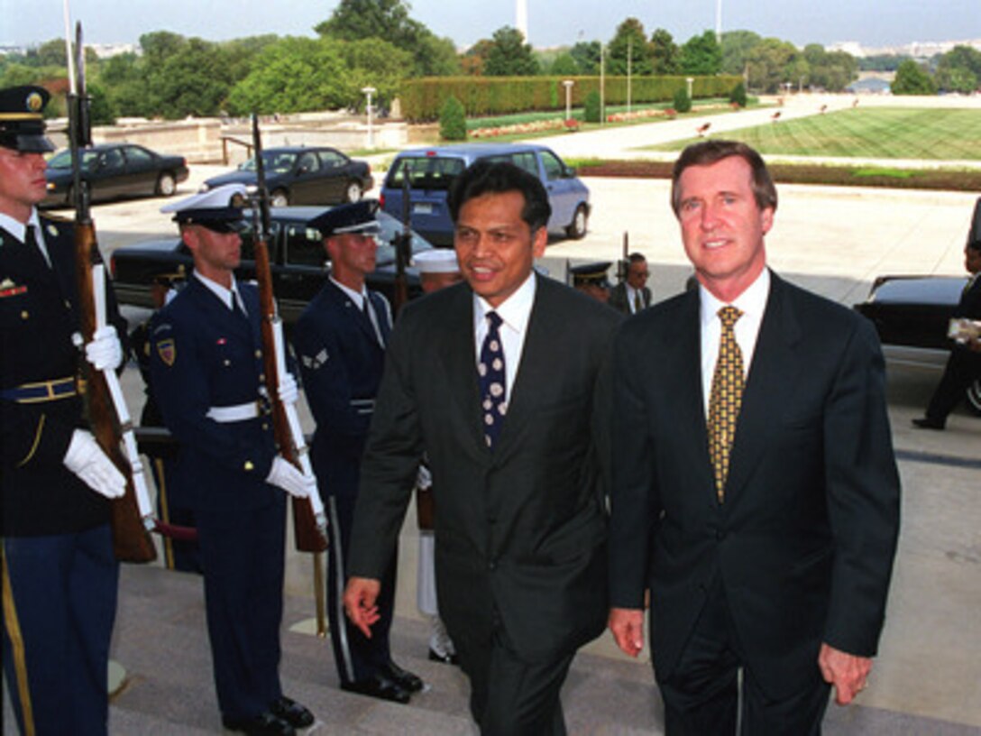 Minister of Foreign Affairs Surin Phitsuwan (left), of the Kingdom of Thailand, arrives at the Pentagon on Sept. 21, 1998, and is escorted into the building by Secretary of Defense William S. Cohen (right). The two men will meet to discuss a range of security issues of interest to both nations. 