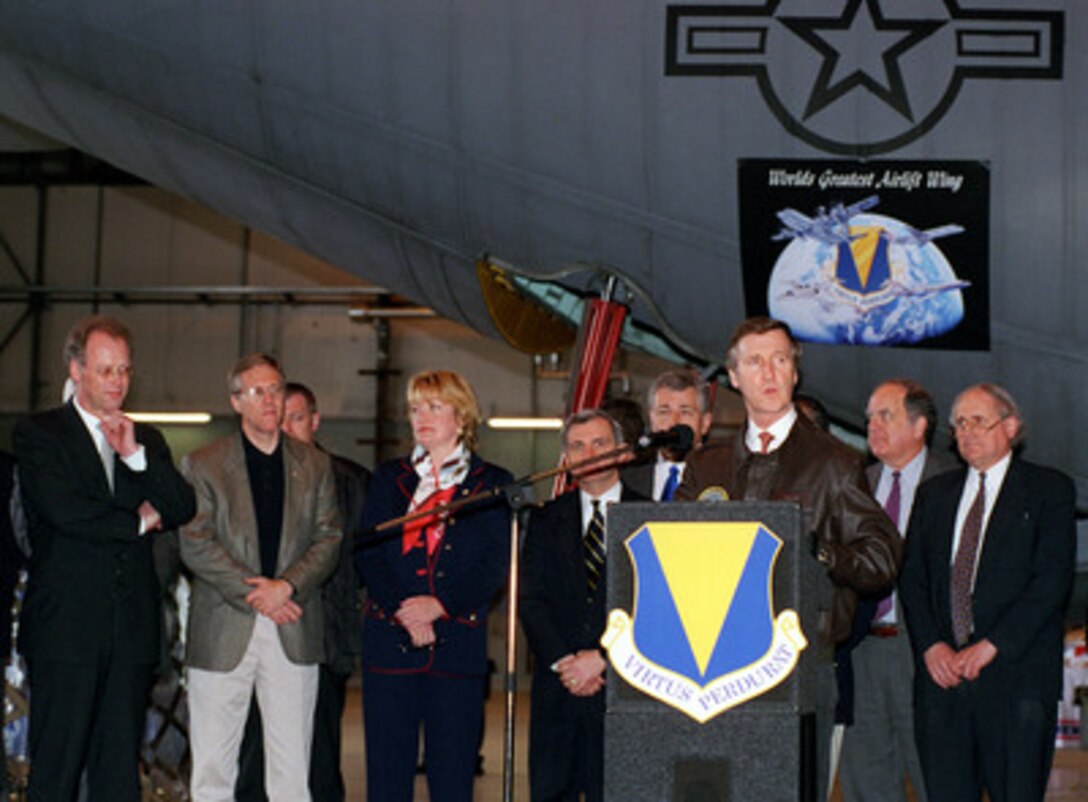 Secretary of Defense William S. Cohen addresses troops of the 86th Airlift Wing at Ramstein Air Base, Germany, on April 8, 1999, who are involved in the humanitarian airlift operations to help the refugees in Albania. Cohen, German Defense Minister Rudolf Scharping, Vice Chairman of the Joint Chiefs of Staff Gen. Joseph W. Ralston, U.S. Air Force, and a 12-member bi-partisan, congressional delegation are making a brief visit to the base. The delegation is comprised of Sens. Chuck Hagel of Nebraska, Carl Levin of Michigan, Joseph I. Lieberman of Connecticut, John McCain of Arizona, Jack Reed of Rhode Island and Tim Hutchison of Arkansas; and Reps. Steve Buyer of Indiana, Sam Gejdensen of Connecticut, Ike Skelton of Missouri, John Spratt of South Carolina, Ellen Tauscher of California and Jim Turner of Texas. 