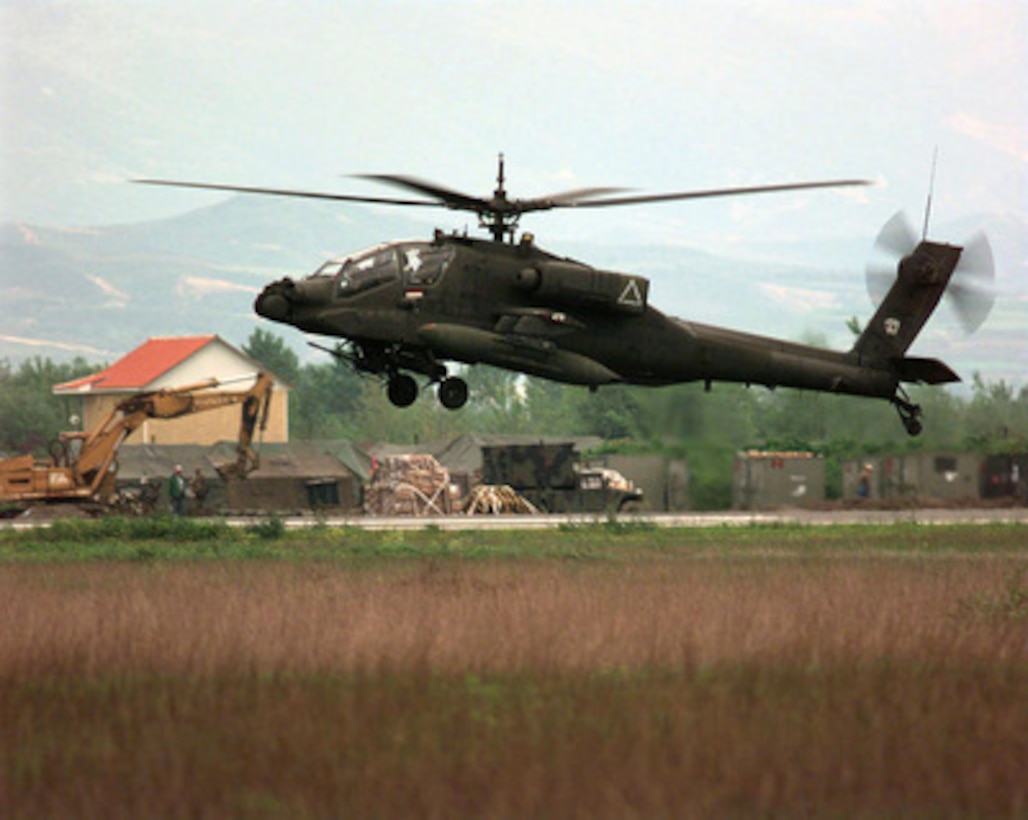 A U.S. Army AH-64A Apache attack helicopter from Task Force Hawk comes in for a landing at Rinas Airport in Tirana, Albania, on April 21, 1999. The Task Force Hawk helicopters are deploying to Tirana in support of NATO Operation Allied Force. Operation Allied Force is the air operation against targets in the Federal Republic of Yugoslavia. 