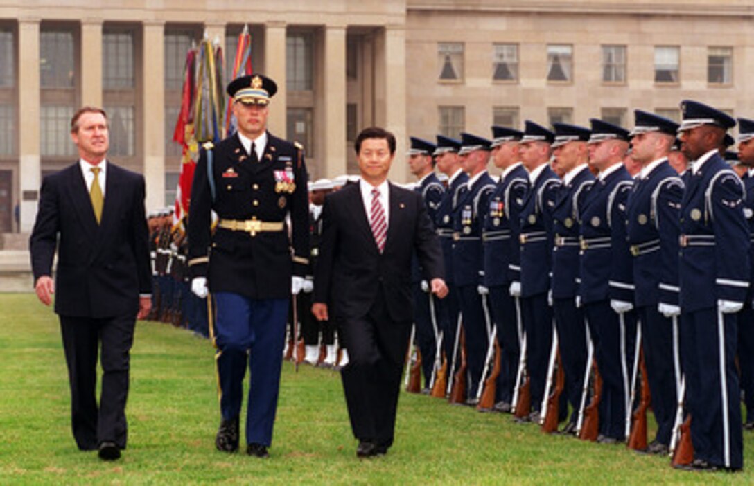 South Korean Minister of National Defense Cho Song-Tae (right) is accompanied by Col. Thomas Jordan (center), U.S. Army, and Secretary of Defense William S. Cohen (left) as he inspects the joint services honor guard during welcoming ceremonies held on the Pentagon River Parade Field on Nov. 23, 1999. Cho and Cohen will meet for the 31st Annual U.S.-Republic of Korea Security Consultative Meeting to discuss issues relating to the peace and security of the Korean Peninsula. 