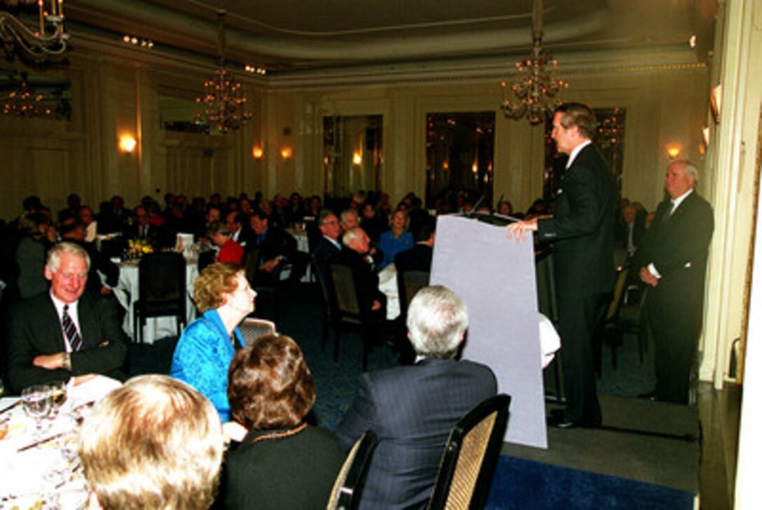 Secretary of Defense William S. Cohen delivers the keynote address to a group of government and industrial leaders at the Global Crossing annual dinner in London on Nov. 17, 1999. 