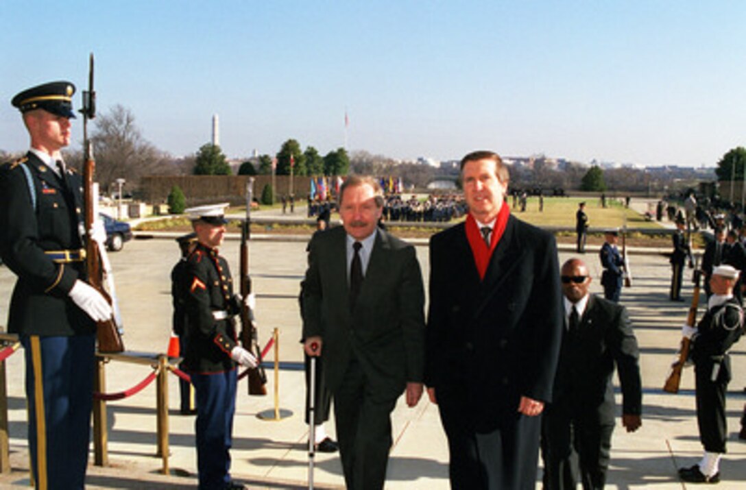 Secretary of Defense William S. Cohen (right) escorts Minister of National Defense of Poland Janusz Onyszkiewicz (left) into the Pentagon on Jan. 26, 1999. 