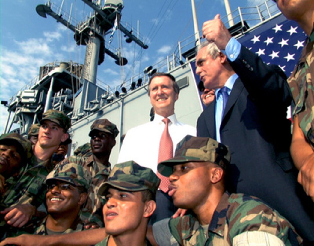 Marines of the 26th Marine Expeditionary Unit crowd around Secretary of Defense William S. Cohen and Greek Minister of National Defense Apostolos-Athanasios Tsohatzopoulos for photos aboard the USS Kearsarge (LHD 3) on July 13, 1999, while the ship is in port at Thessoliniki, Greece. Cohen and Tsohatzopoulos are visiting the Kearsarge to thank the Marines and crew who recently participated in NATO Operation Allied Force and Operation Joint Guardian. 