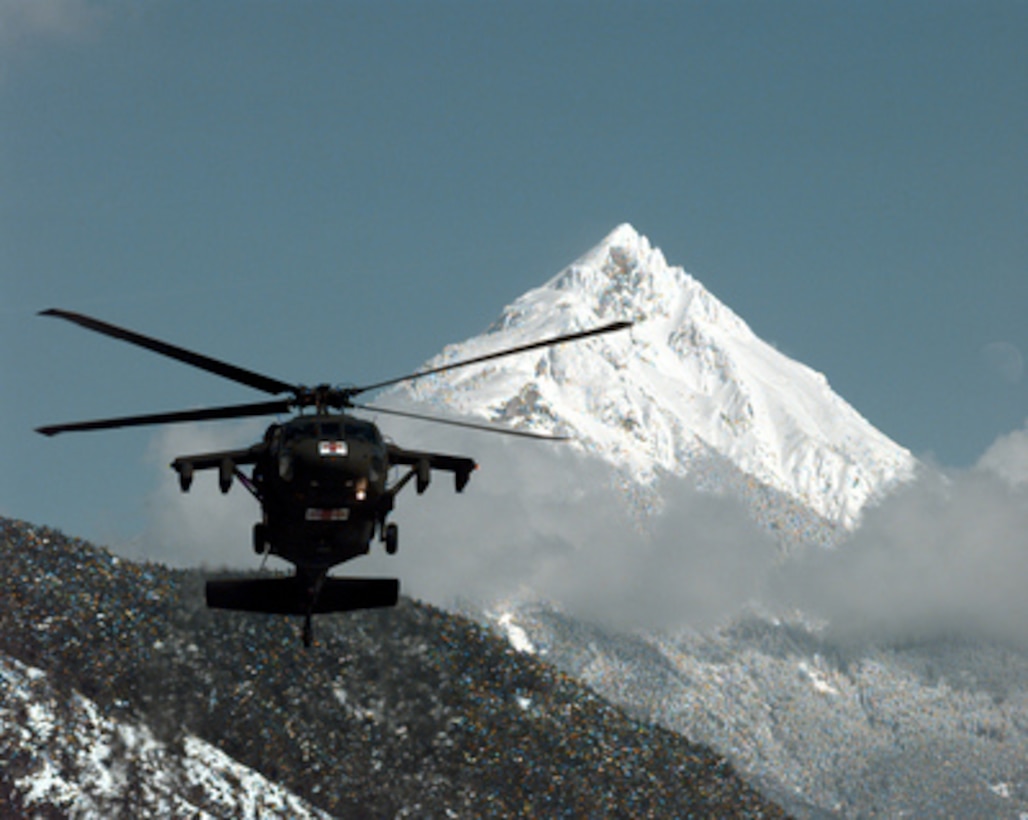 A U.S. Army UH-60 Blackhawk helicopter loaded with tourists stranded by an avalanche comes in for a landing near Landeck, Austria, on Feb. 25, 1999. Blackhawks from the 5th Battalion, 158th Aviation Regiment were sent to Austria to help transport avalanche victims and stranded tourists to safety. 