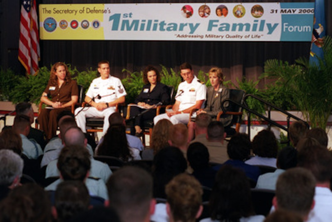Panelists at the Military Family Forum conclude the meeting with a debriefing for other forum members at the Pentagon on May 31, 2000. One hundred military family members, selected from individual command areas or bases, were brought to the Pentagon to participate in the discussions devoted to military family issues. From left to right are: Kathrin P. Doss, Fort Meade, Md.; Petty Officer 1st Class John C. Dorsett, U.S. Navy, of the USS Jacksonville (SSN 699), Norfolk, Va.; his wife Mary Joyce Dorsett; Lt. David F. Kemp, U.S. Navy, of Norfolk, Va., and Kelli Kirwan, wife of a Marine Gunnery Sergeant from Camp Pendleton, Calif. 