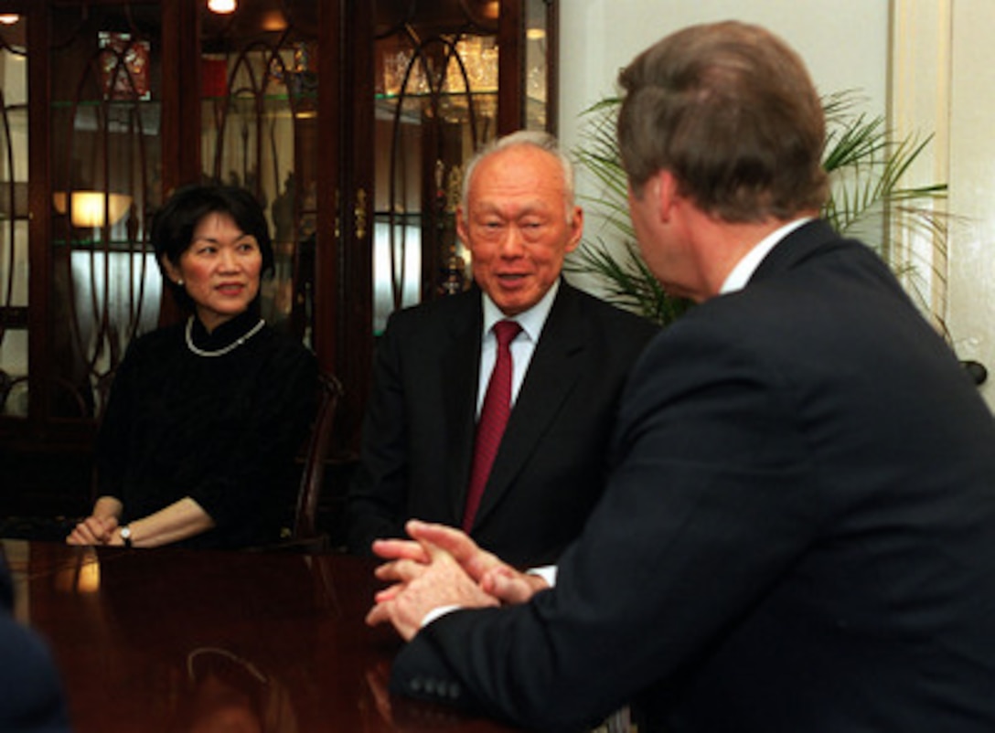 Secretary of Defense William S. Cohen (right) meets in his Pentagon office with Senior Minister Lee Kuan Yew (center), of Singapore, and Singapore's Ambassador to the U.S. Chan Heng Chee (left) on Feb. 29, 2000. Cohen, Lee and Chan are meeting to discuss a broad range of security issues, global as well as regional in scope, which are of interest to both nations. 