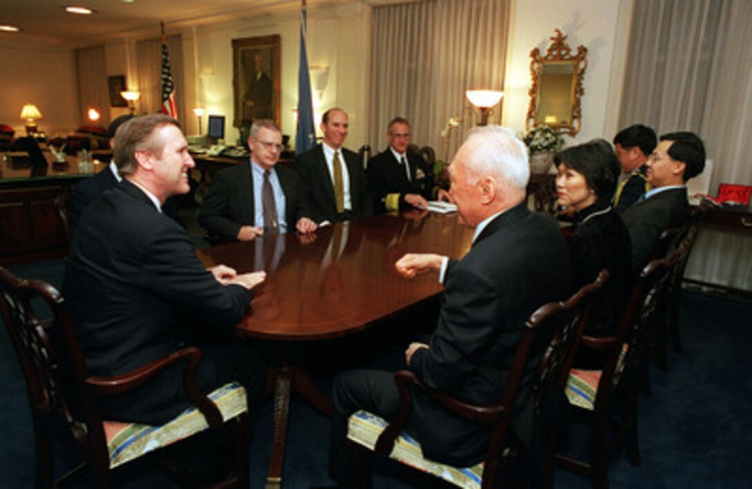 Secretary of Defense William S. Cohen (left) meets with Senior Minister Lee Kuan Yew (right foreground), of Singapore, in Cohen's Pentagon office on Feb. 29, 2000. Ambassadors and senior policy advisors from both countries joined Cohen and Lee to discuss a broad range of security issues, global as well as regional in scope, which are of interest to both nations. 