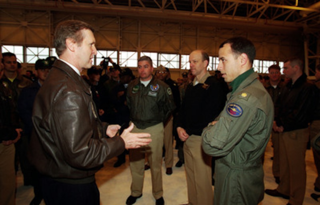 Secretary of Defense William S. Cohen (left) speaks with U.S. Navy personnel stationed at Naval Air Station Atsugi, Japan, on Mar. 16, 2000. Cohen is in Japan to meet with U.S. troops stationed there and Japanese defense leaders. 