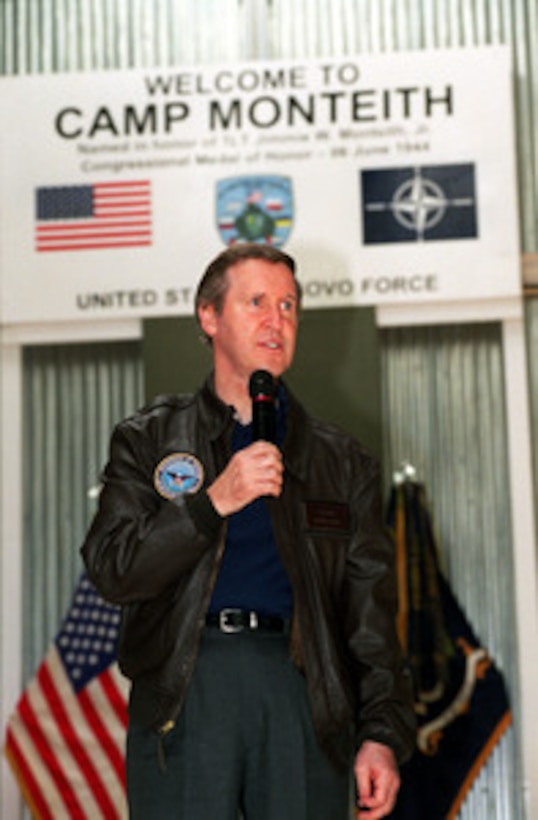 Secretary of Defense William S. Cohen addresses the troops during a visit to Camp Monteith, Kosovo, on May 1, 2000. Cohen is visiting troops in Kosovo, Germany, and Belgium. 