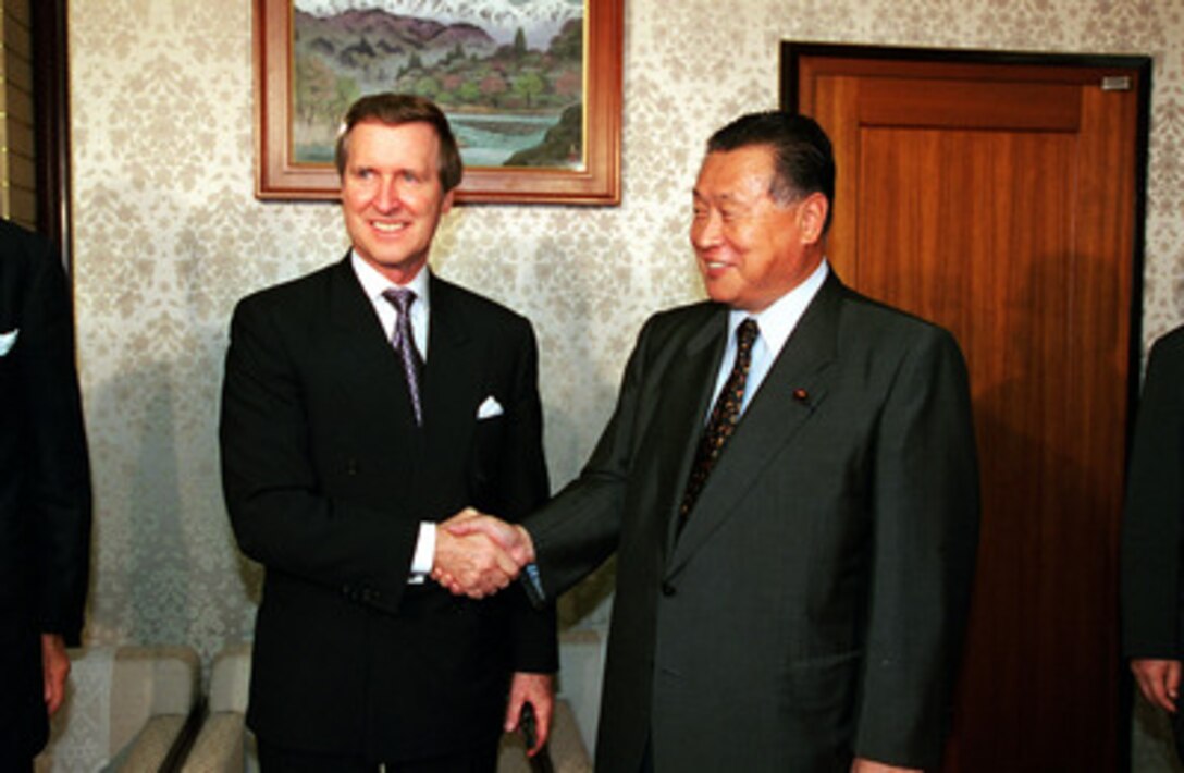 Secretary of Defense William S. Cohen (left) and Japanese Prime Minister Yoshiro Mori (right) pose for photographers prior to their meeting at the Kantei Building in Tokyo, Japan, on Sept. 22, 2000. Cohen is in Japan to meet with government officials and defense leaders. 