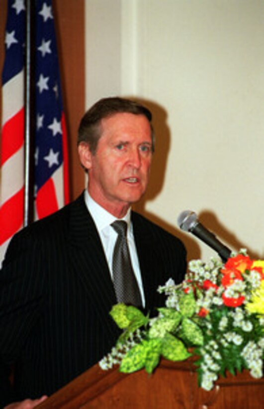 Secretary of Defense William S. Cohen conducts a press briefing during his visit to Bangkok, Thailand, on Sept. 19, 2000. Cohen is on a Southeast Asia trip to meet with government and defense leaders. 