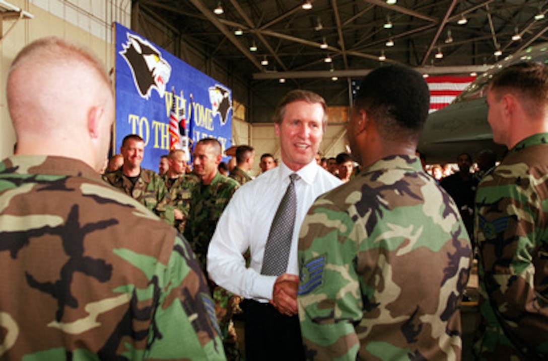 Secretary of Defense William S. Cohen talks with airmen assigned to the U.S. Air Force's 8th Fighter Wing at Kunsan Air Base, Republic of Korea on Sept. 21, 2000. Cohen is on a Southeast Asia trip to meet with government and defense leaders. 