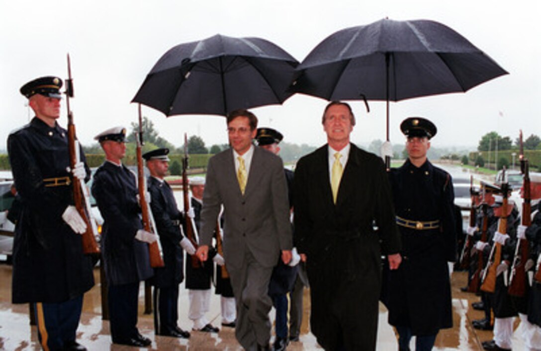 Minister of Defense Frank de Grave, of the Kingdom of the Netherlands, is escorted into the Pentagon by Secretary of Defense William S. Cohen on Sept. 25, 2000. Cohen and de Grave will meet to discuss regional security issues of interest to both nations. 