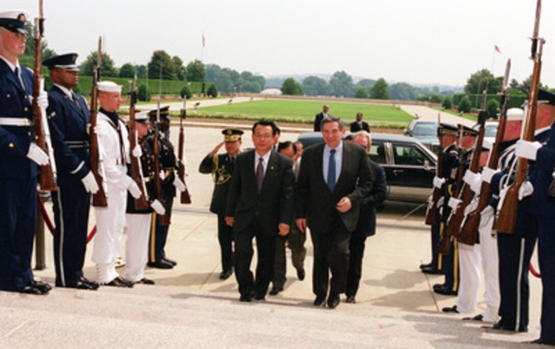 Deputy Secretary of Defense Paul Wolfowitz (right) escorts Minister of Foreign Affairs & Trade Han Seung-soo (left), of South Korea, through an honor cordon and into the Pentagon on June 12, 2001. 