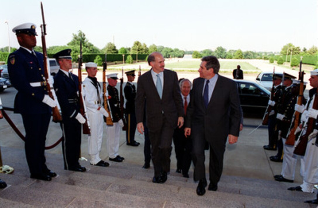 Minister of Foreign Affairs George Papandreou (left) of Greece, is escorted into the Pentagon by Deputy Secretary of Defense Paul Wolfowitz (right) May 23, 2001. The two leaders are meeting to discuss issues of mutual interest. 
