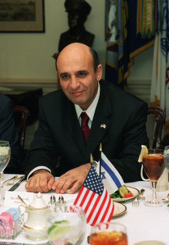 Israeli Minister of Defense Shaul Mofaz meets with Secretary of Defense Donald H. Rumsfeld at the Pentagon on Dec. 17, 2002. The two leaders are meeting to discuss defense issues of mutual interest. 