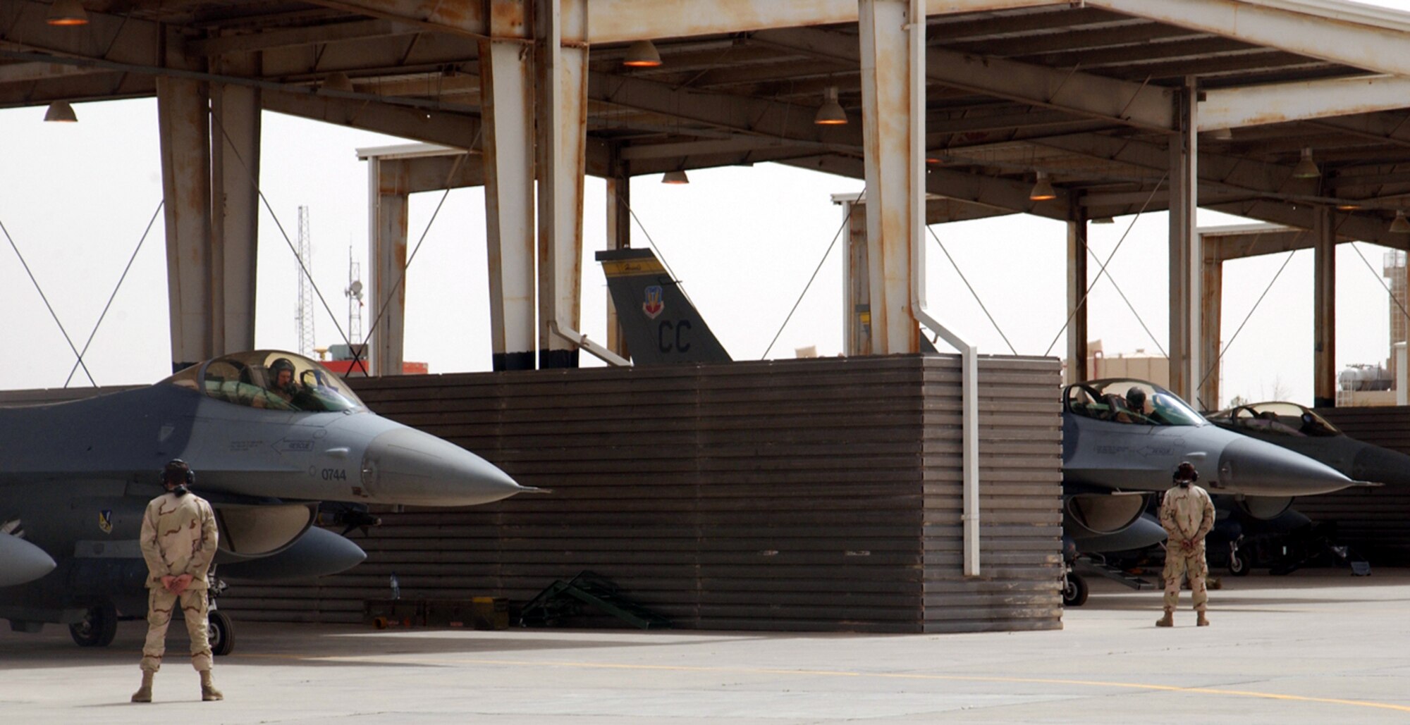 OPERATION IRAQI FREEDOM -- Crew chiefs with the 332nd Expeditionary Aircraft Maintenance Squadron prepare to launch F-16 Fighting Falcons from a desert air base March 24.  (U.S. Air Force photo by Master Sgt. Stefan Alford)                    