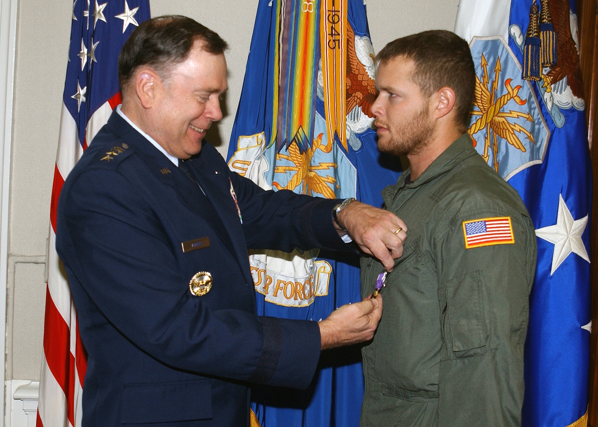 WASHINGTON (AFPN) -- Staff Sgt. Robert L. Disney Jr. receives a Purple heart from Air Force Chief of Staff Gen. John P. Jumper during a Pentagon ceremony April 30.  Disney was hit by enemy fire April 18 during a mission in support of Operation Enduring Freedom.  (U.S. Air Force photo by Larry McTighe)
