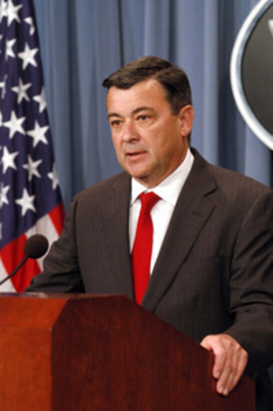 Deputy Assistant Secretary of Defense for Clinical and Program Policy David N. Tornberg briefs reporters in the Pentagon on Aug. 5, 2003, on some aspects concerning the approximately 100 cases of pneumonia that have been diagnosed among U.S. troops serving in the Central Command area of operations. The Army surgeon general has activated two Epidemiological Consultation teams to assist local medical staffs in investigating the causes of the 15 most serious cases. 