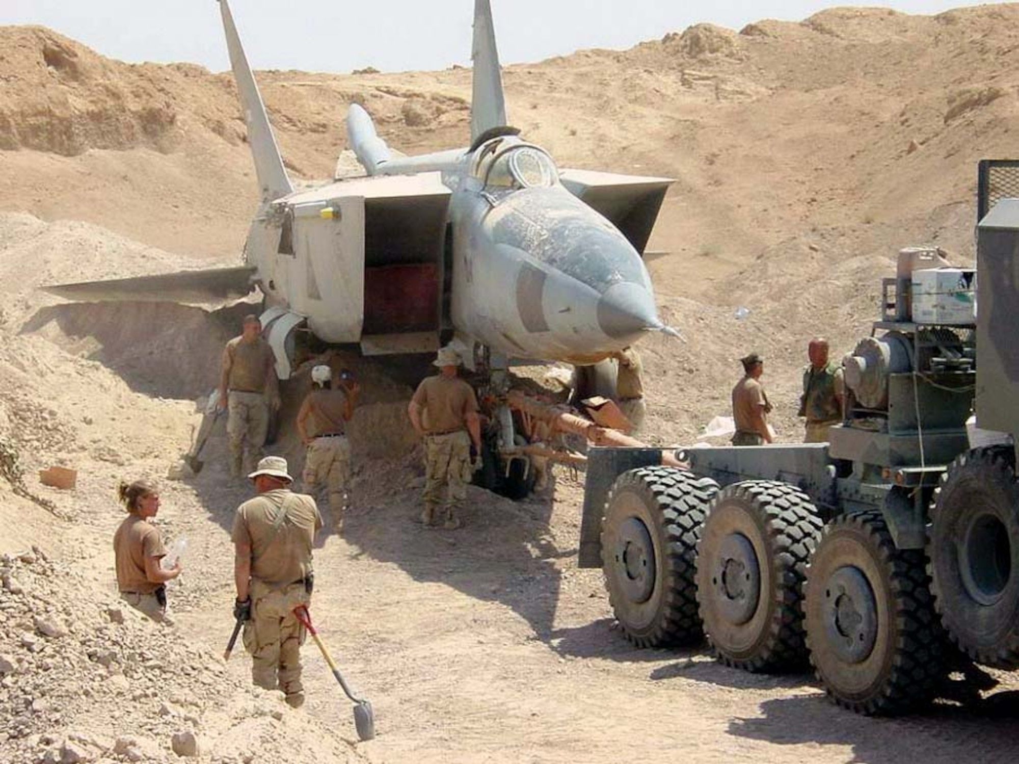 American forces unearth hidden aircraft in Iraq > Air Force > Article  Display