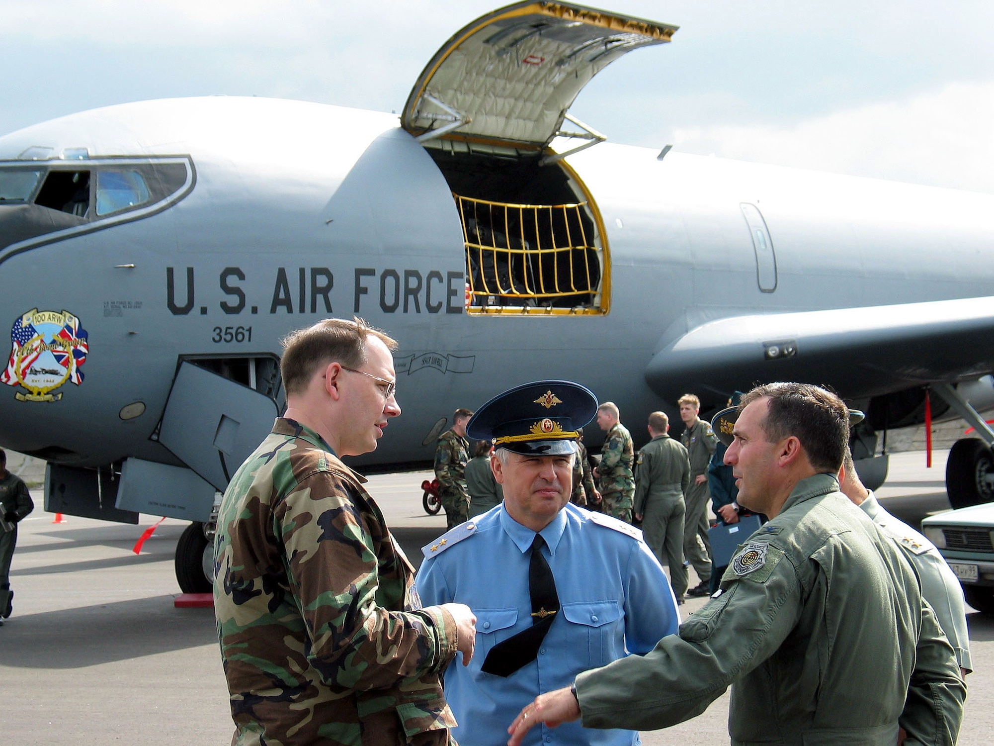 ZHUKOVSKY, Russia -- Russian air force deputy commander, Gen. Lt. Alexander Nikolaevich Zelin (center), greets Col. Stephen Mueller (right) and Maj. Kevin Thrash at Zhukovsky airfield for the 6th Moscow Aviation and Space Show.  Five U.S. Air Force aircraft are on display at the event, a first for the U.S. military.  Mueller is the 52nd Fighter Wing commander from Spangdahlem Air Base, Germany, and the U.S. military cadre commander at the show.  Thrash is the Russia desk officer for U.S. Air Forces in Europe's plans and programs directorate.  (U.S. Air Force photo by Master Sgt. Kenneth Fidler)