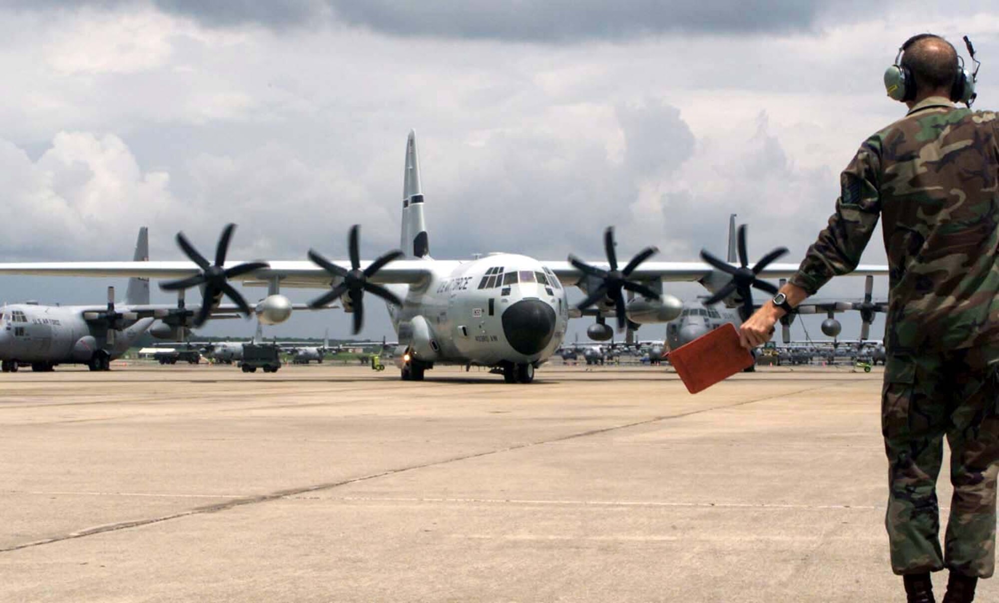 LITTLE ROCK AIR FORCE BASE, Ark. -- Tech. Sgt. Steven Knoll guides a C-130J Hercules here.  The aircraft is being used to train active-duty aircrews on this newest version of the C-130.  (U.S. Air Force photo by 2nd Lt. Jon Quinlan)
